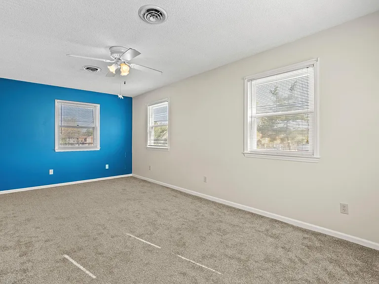 345 15th Ave S #1 — Photo 17