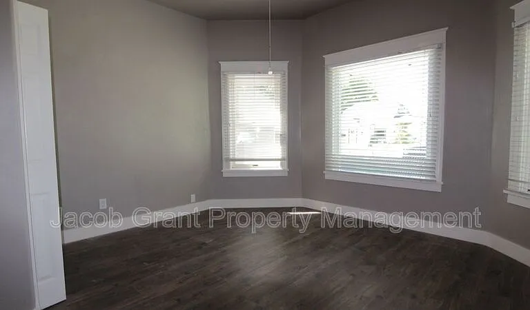 380 Hill St — Photo 5