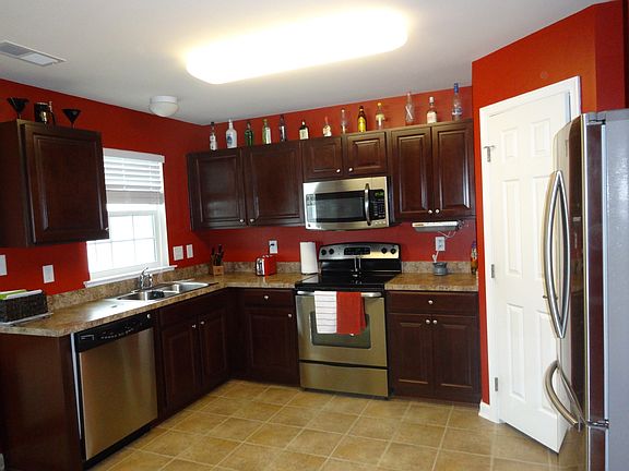 4th image of 621 Leonard Ln