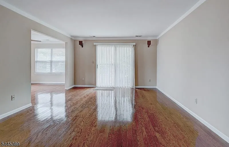 3 bed, 2.0 bath, 1457 sqft, $3,200 — Photo 3