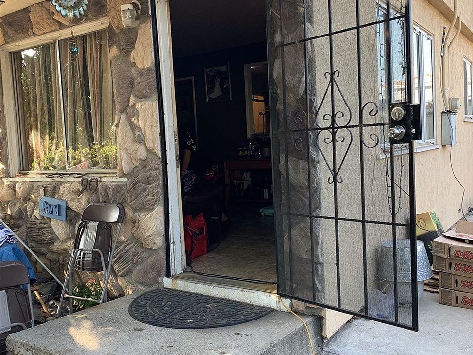 1st image of 906 Elwood St