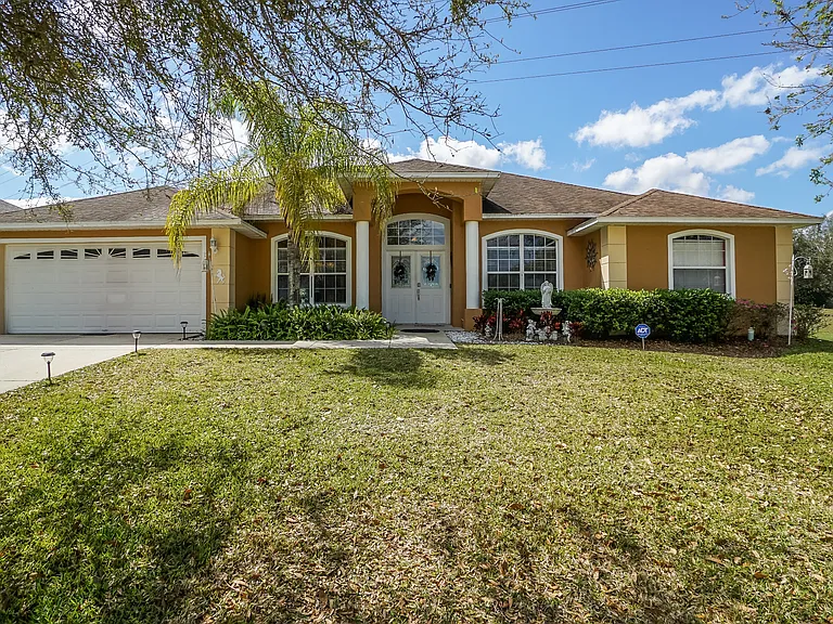 774 Princeton Dr — Photo 1