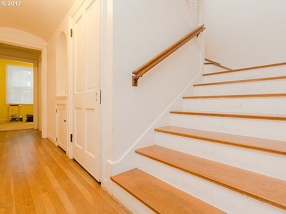 5th image of 529 NE 172nd Ave