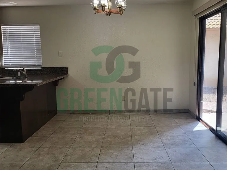 2428 Woodvale Dr — Photo 13