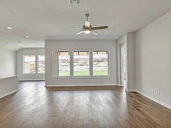 3rd image of 1574 Escarpment Rd