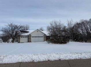 220 Glen Abbey Dr, Rockford, IL 61107