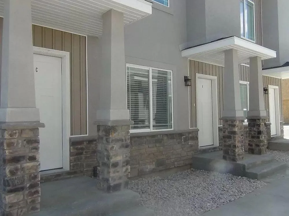 714 Saturn Ave — Photo 2