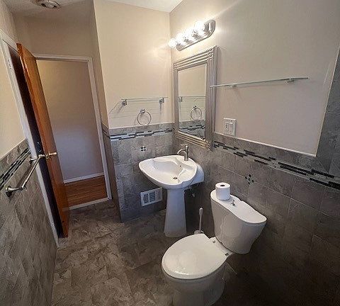 Bath toilet/sink view