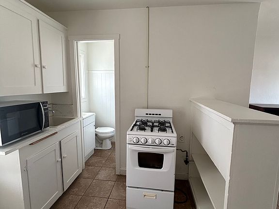 4th image of 470 S Foch St #6