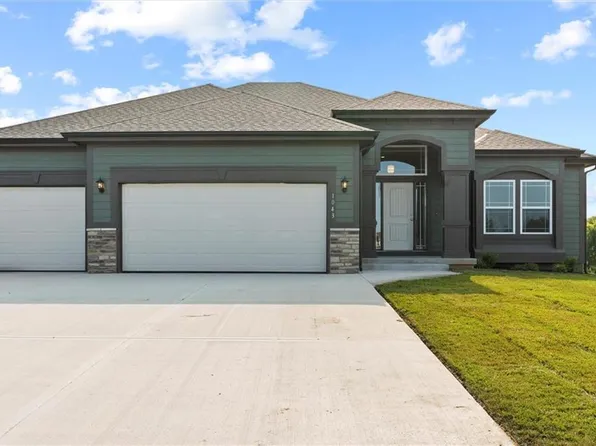 1043 Fir Ln, Liberty, MO 64068