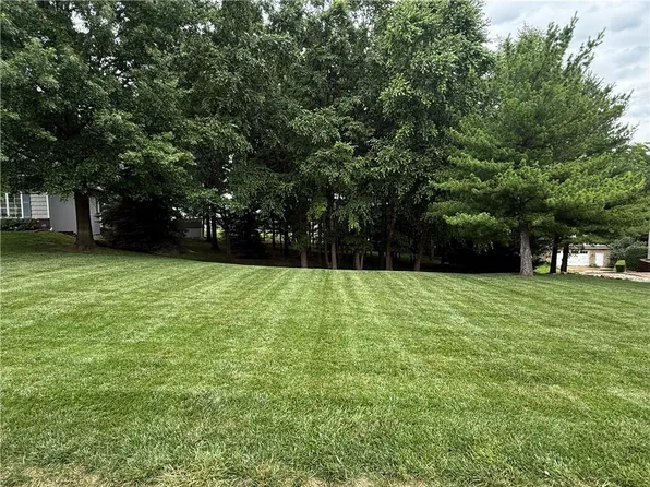 5007 Brookhaven Dr, Saint Joseph, MO 64507