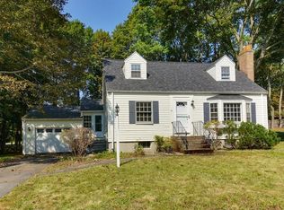 15 Foster Rd, Bedford, MA 01730