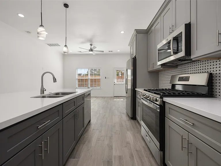 4406 Sterling St #B — Photo 8