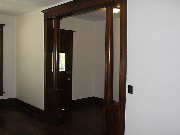 Front hallway entrance.