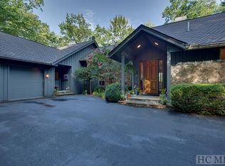 239 Round Top Mountain Rd, Sapphire, NC 28774