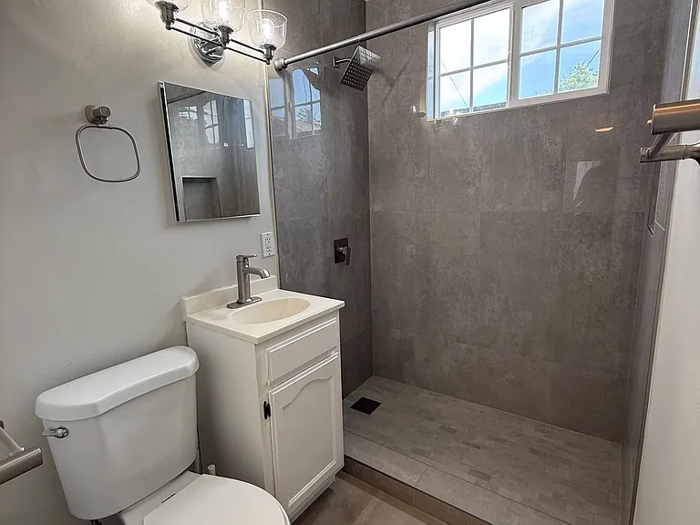 2123 S Orange Dr #4 — Photo 10