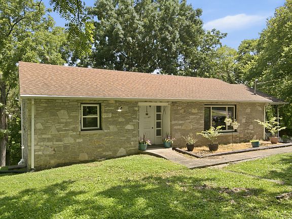 3rd image of 215 Wallace Dr