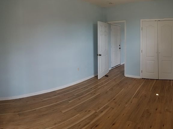 5th image of 2115 Marais St #B