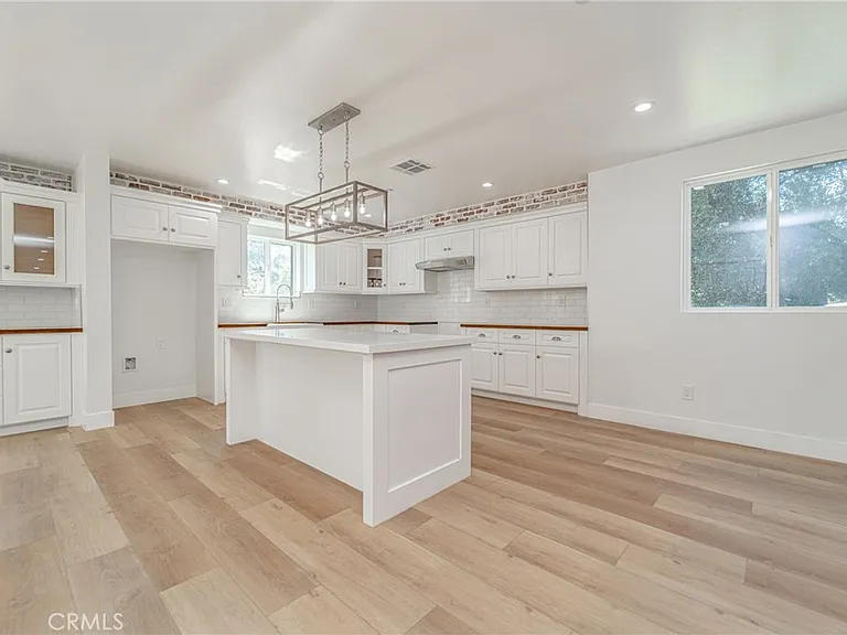 13128 Putnam St — Photo 11