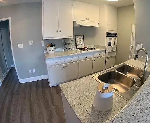 Roscoe Apartments