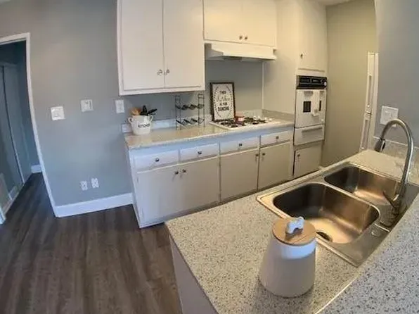 Roscoe Apartments