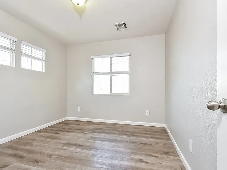 5720 Athinas St — Photo 13
