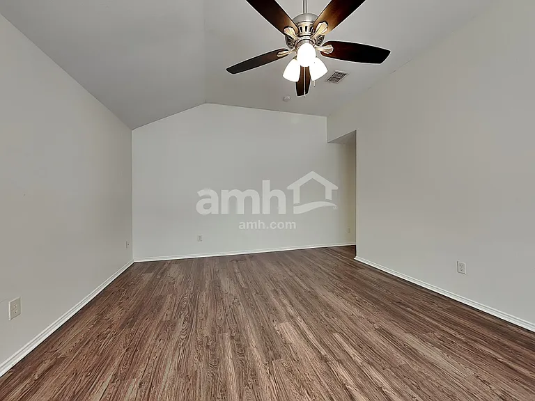 511 Robinwood Dr — Photo 9