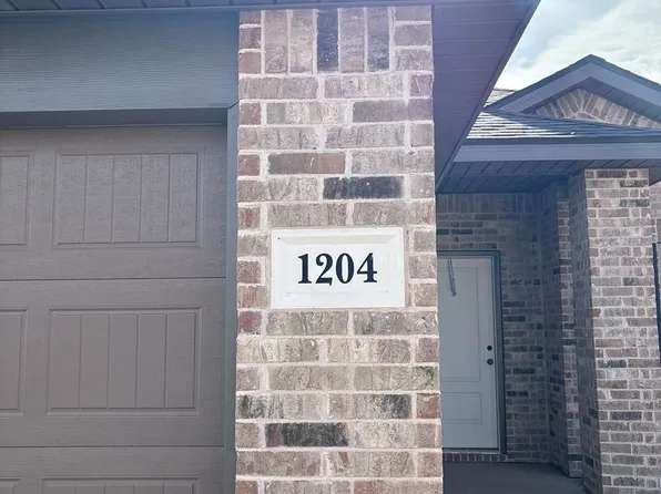 1204 Cottonwood Ave, Wolfforth, TX 79382