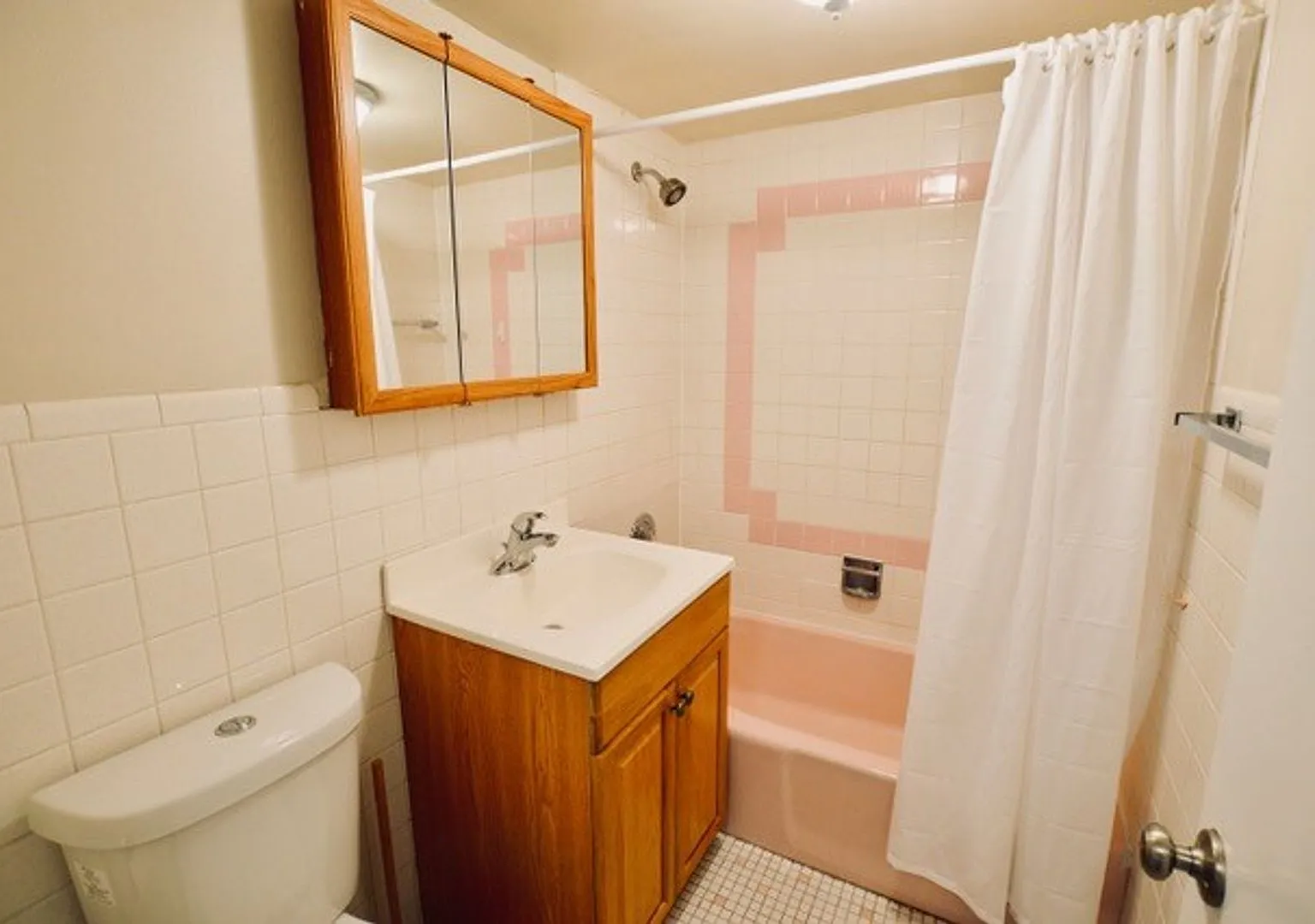Colonial — Photo 2