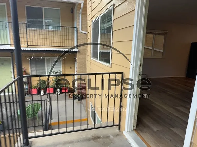Summit View Apartments — Photo 76
