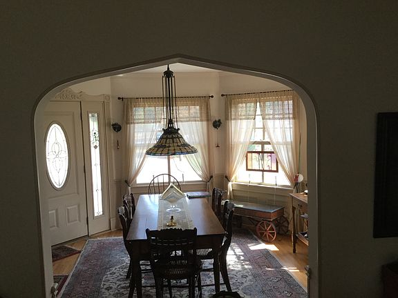 Dining Rm showing Helen St e