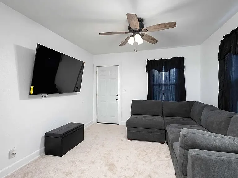 310 S Elmwood Ave — Photo 3