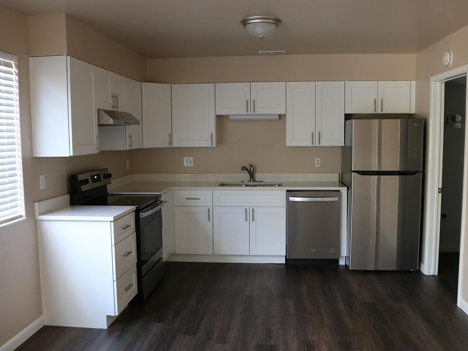 Brand new kitchen cabinets with all new appliances