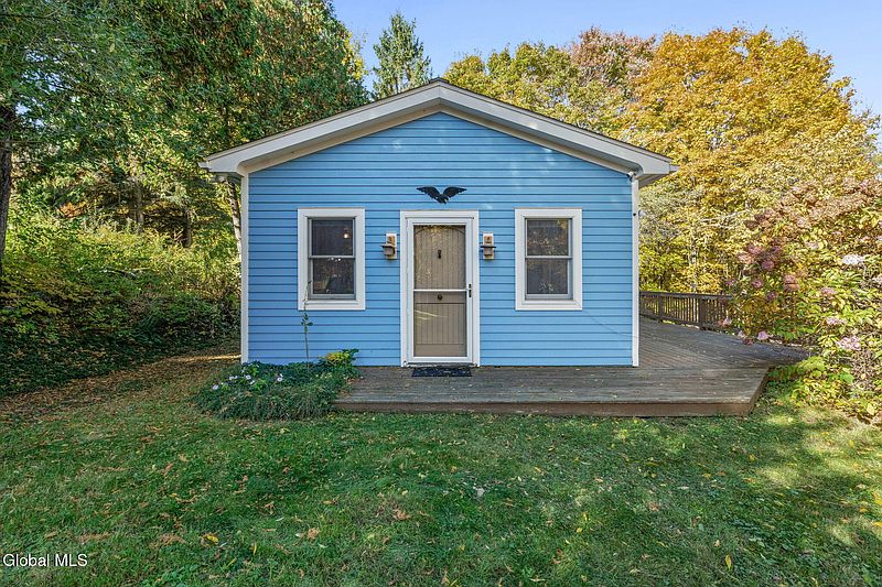 2nd image of 601 Dunbar Road