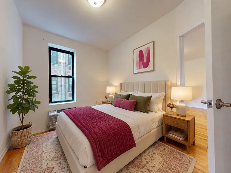 240 Waverly Pl #55 — Photo 2