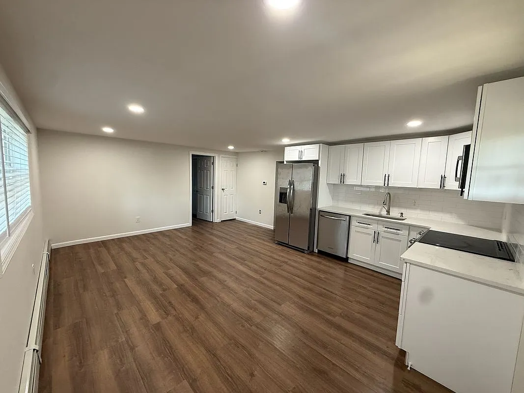 Building Photo - 946 Edwards Blvd #1