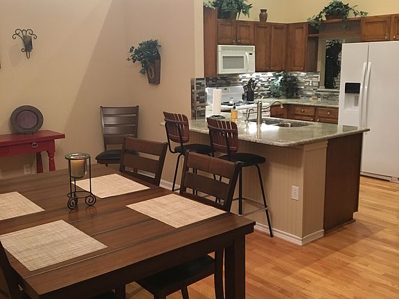 5th image of 415 Court Ln