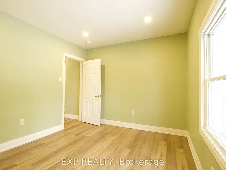 1243 Langmuir Ave #MAIN FLOOR — Photo 12