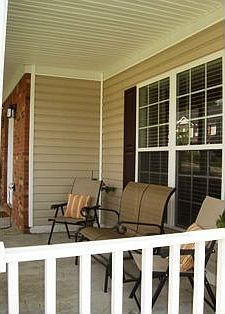 ROCKING CHAIR FRONT PORCH