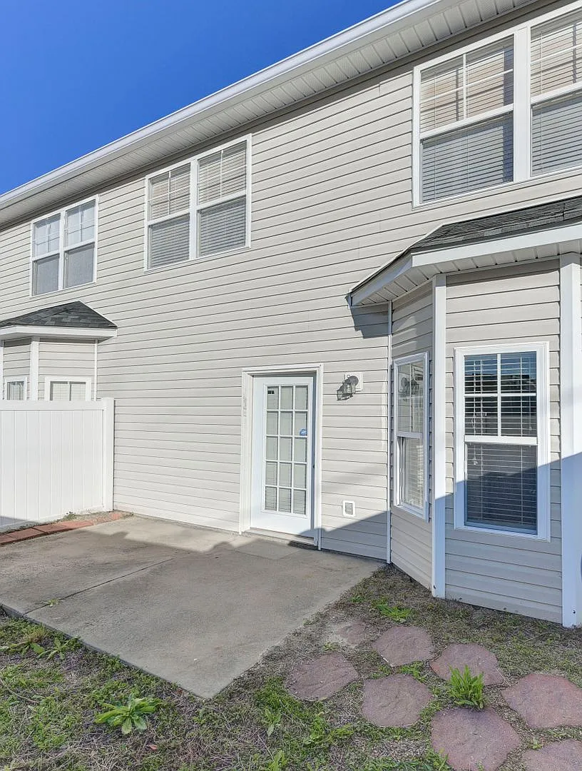 Charming 2 Bedroom 2.5 Bathroom Townhome ~ Minutes to Fort Jackson, the VA hospital, USC Medical ... — Photo 3