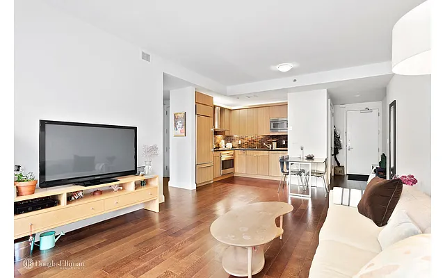 Rented by Douglas Elliman | media 17