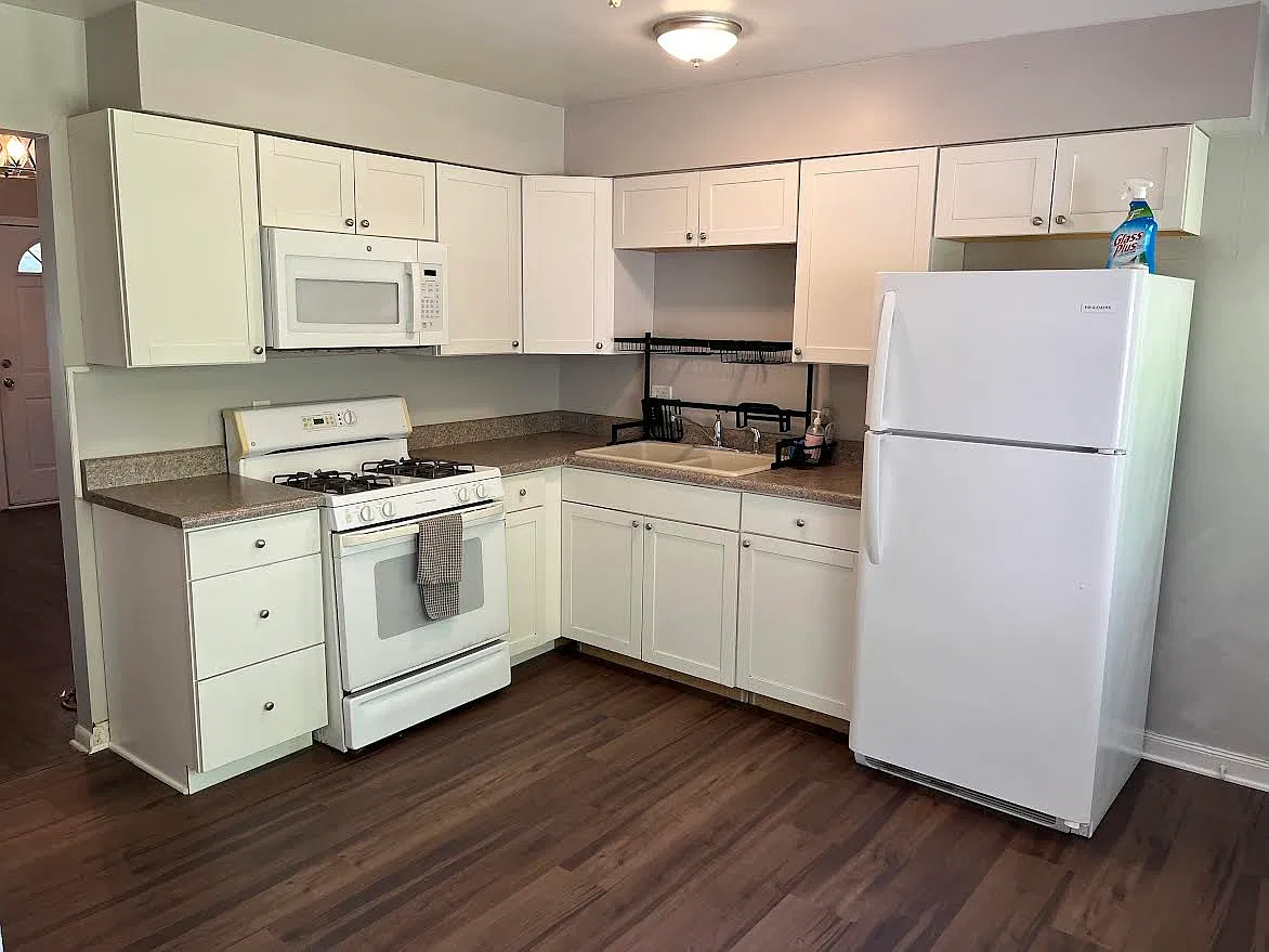 2 bed, 900 sqft, $1,200 — Photo 2