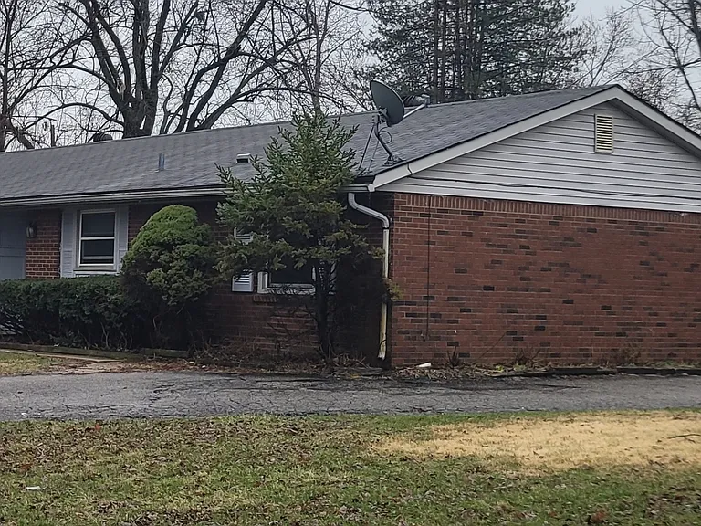 10139 E Chris Dr — Photo 2