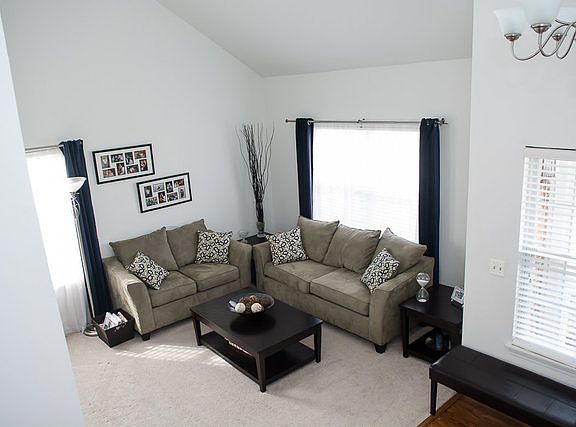 3rd image of 910 Cortney Dr