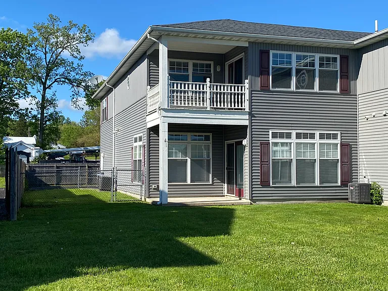10 E River Rd — Photo 1