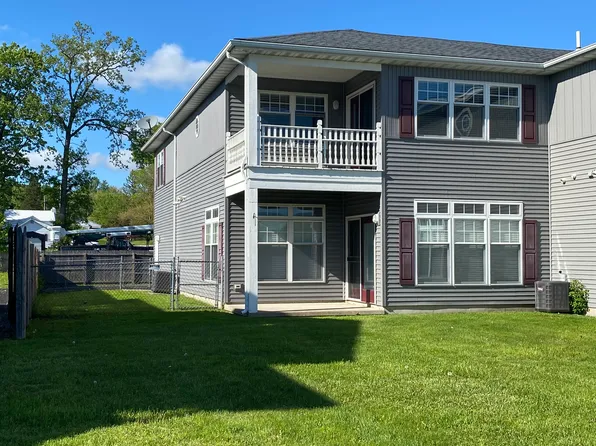 10 E River Rd, Central Square, NY 13036