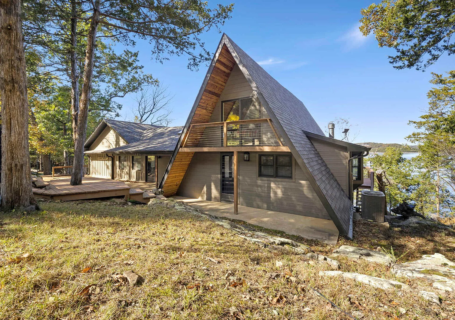 Camel Rock-ON Beaver Lake-Sweeping Views-Sleeps 14 — Photo 3