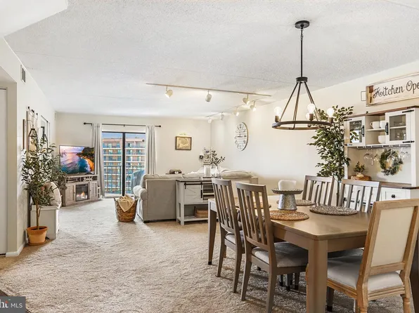 21439 Valley Forge Cir #1439, King Of Prussia, PA 19406