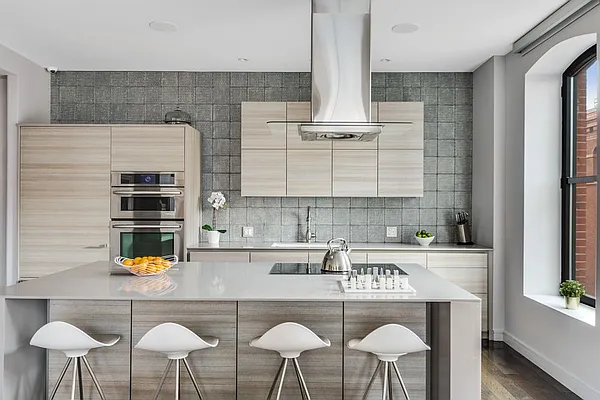 Sold by Compass | media 1