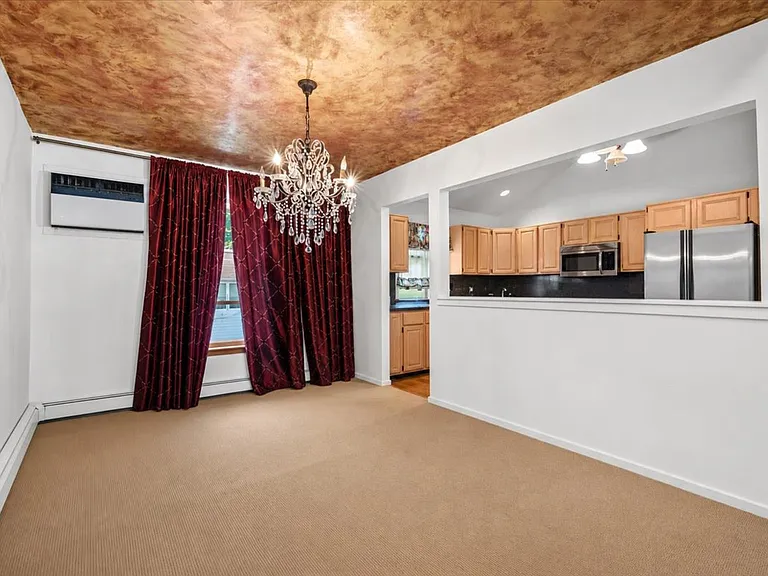13 N Peach St — Photo 3